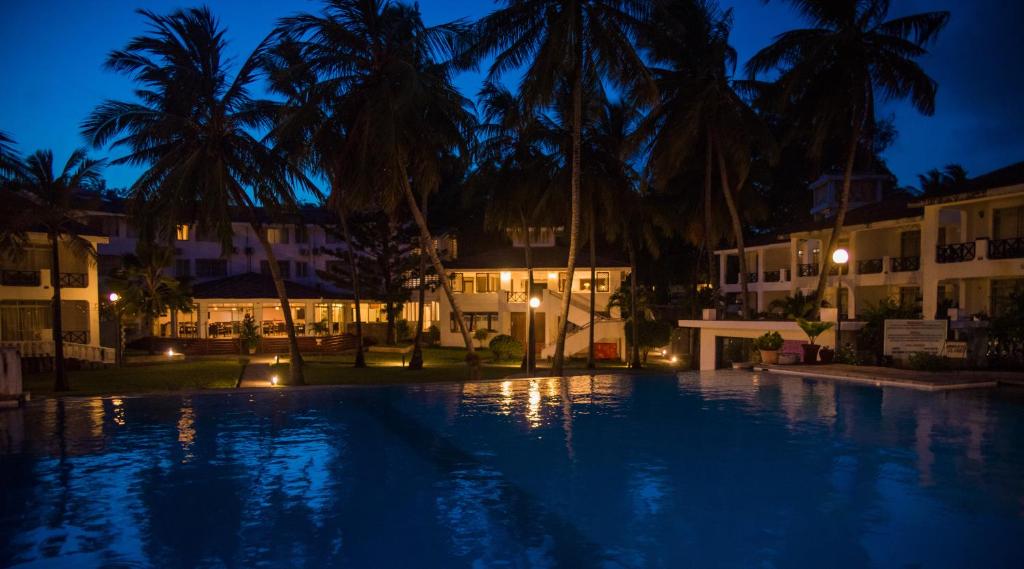 Kenya Tanzania Adventure : Mombasa bamburi beach hotel
